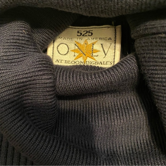 - 525 Made in America Only at Bloomingdale’s sweater size S - Picture 5 of 6